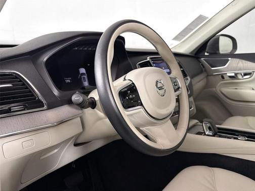Vapour Grey Metallic 2025 Volvo XC90 B6 Plus 7-Seater