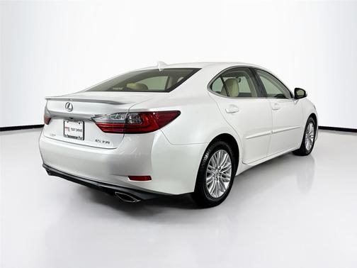 Eminent White Pearl 2016 Lexus ES 350 Base