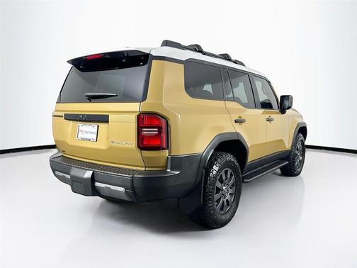 Trail Dust w/Grayscape Roof 2024 Toyota Land Cruiser Base