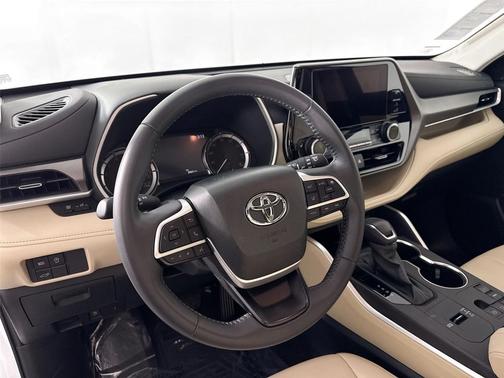 Wind Chill Pearl 2024 Toyota Highlander XLE