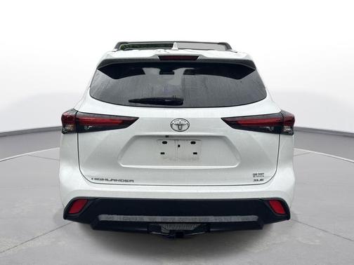 Wind Chill Pearl 2024 Toyota Highlander XLE