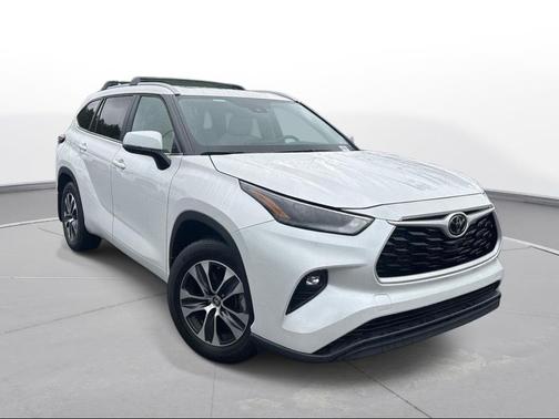Wind Chill Pearl 2024 Toyota Highlander XLE