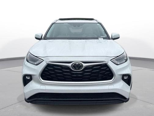 Wind Chill Pearl 2024 Toyota Highlander XLE