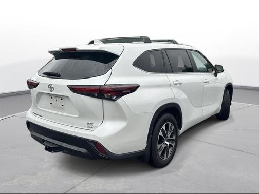 Wind Chill Pearl 2024 Toyota Highlander XLE