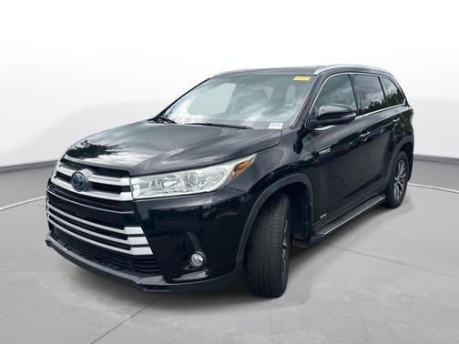 Midnight Black Metallic 2019 Toyota Highlander Hybrid XLE
