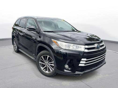 Midnight Black Metallic 2019 Toyota Highlander Hybrid XLE