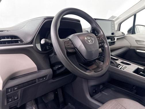 2024 Toyota Sienna LE