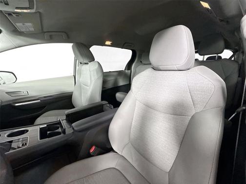 2024 Toyota Sienna LE