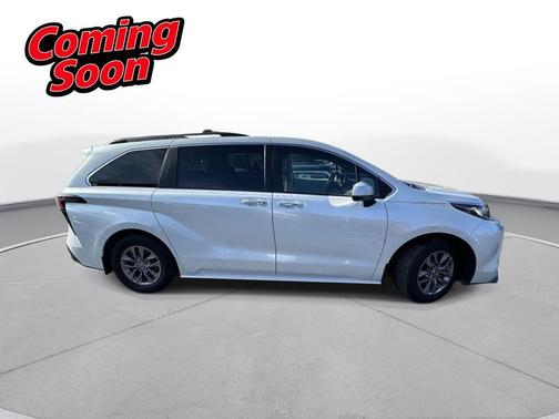 2023 Toyota Sienna XLE