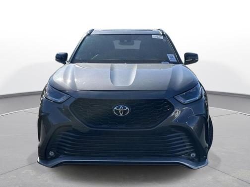 Magnetic Gray Metallic 2023 Toyota Highlander XSE