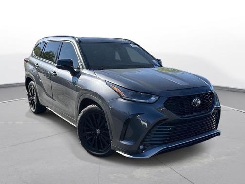 Magnetic Gray Metallic 2023 Toyota Highlander XSE