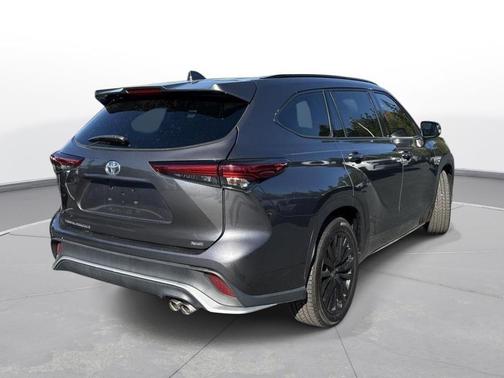 Magnetic Gray Metallic 2023 Toyota Highlander XSE