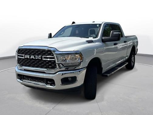 Bright White Clearcoat 2024 RAM 2500 Big Horn Crew Cab 4x4 6'4' Box