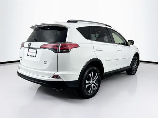 Super White 2018 Toyota RAV4 LE