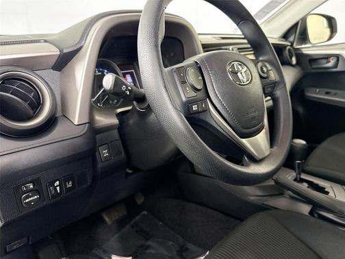 Super White 2018 Toyota RAV4 LE