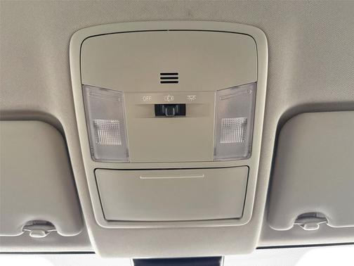 Super White 2018 Toyota RAV4 LE