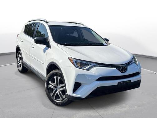 Super White 2018 Toyota RAV4 LE