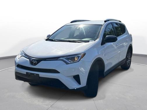 Super White 2018 Toyota RAV4 LE