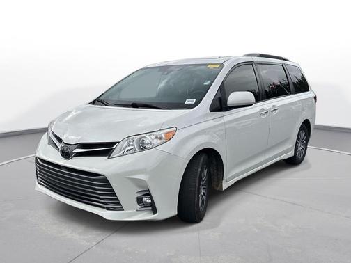 2020 Toyota Sienna XLE