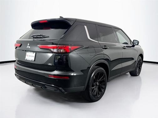 Black Diamond 2024 Mitsubishi Outlander SE S-AWC