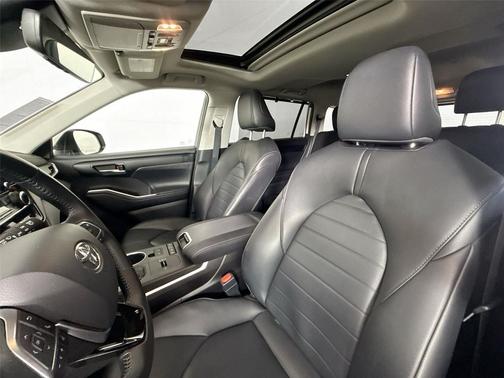 Blizzard Pearl 2020 Toyota Highlander XLE