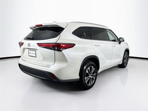 Blizzard Pearl 2020 Toyota Highlander XLE
