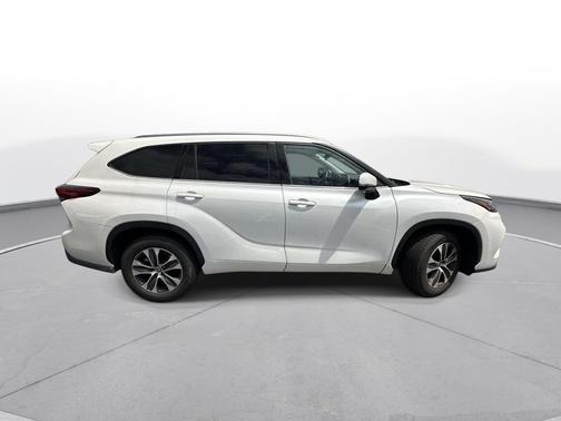 Blizzard Pearl 2020 Toyota Highlander XLE