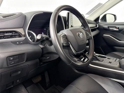 Blizzard Pearl 2020 Toyota Highlander XLE
