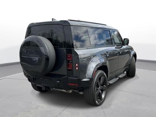 2025 Land Rover Defender 110 P400 X-Dynamic SE