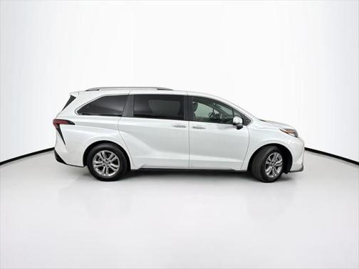 2023 Toyota Sienna Platinum 7 Passenger
