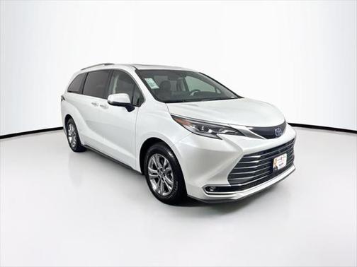 2023 Toyota Sienna Platinum 7 Passenger