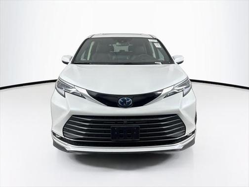 2023 Toyota Sienna Platinum 7 Passenger