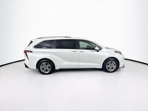 2023 Toyota Sienna Platinum 7 Passenger