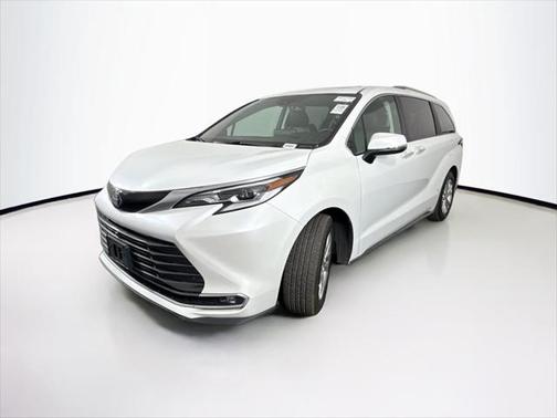 2023 Toyota Sienna Platinum 7 Passenger