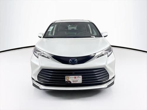 2023 Toyota Sienna Platinum 7 Passenger