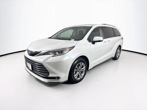 2023 Toyota Sienna Platinum 7 Passenger