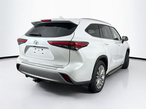 2023 Toyota Highlander Platinum