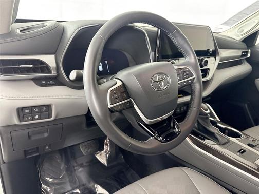 2024 Toyota Highlander Platinum