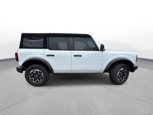 Oxford White 2025 Ford Bronco Base