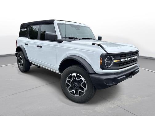 Oxford White 2025 Ford Bronco Base