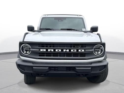 Oxford White 2025 Ford Bronco Base