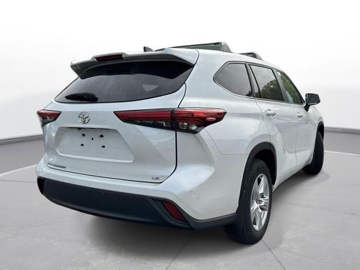 Wind Chill Pearl 2023 Toyota Highlander LE