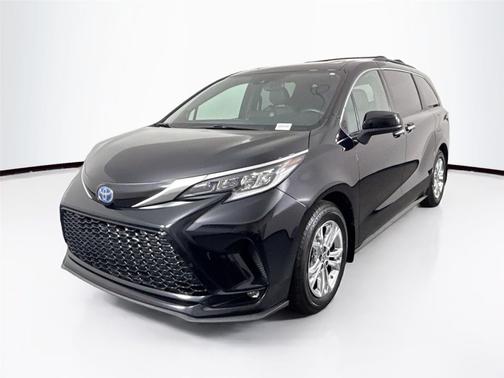 2022 Toyota Sienna XSE 7 Passenger