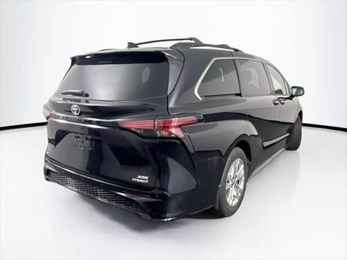 2022 Toyota Sienna XSE 7 Passenger