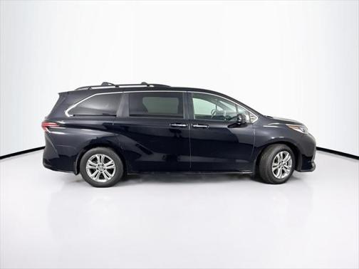 2022 Toyota Sienna XSE 7 Passenger