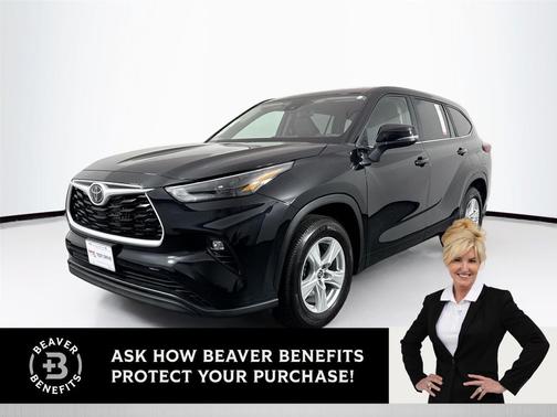 Midnight Black Metallic 2023 Toyota Highlander LE