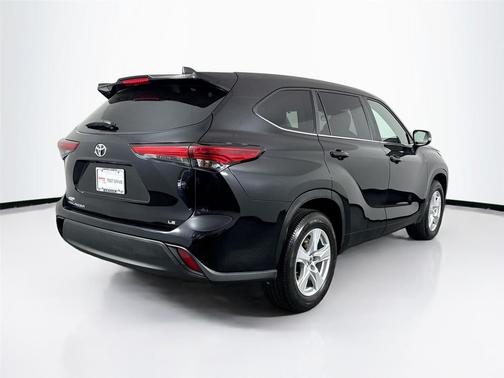 Midnight Black Metallic 2023 Toyota Highlander LE