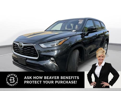 Midnight Black Metallic 2023 Toyota Highlander LE
