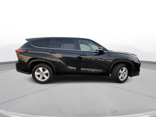 Midnight Black Metallic 2023 Toyota Highlander LE