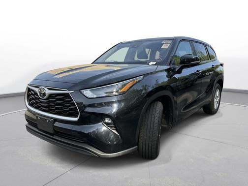 Midnight Black Metallic 2023 Toyota Highlander LE
